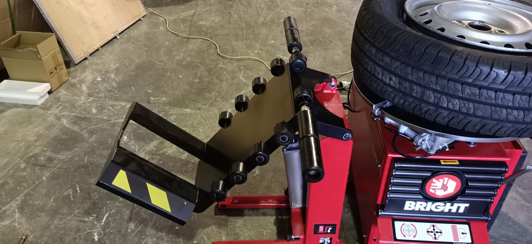 Wheel Lift for Tyre Changer Autohoist Australia